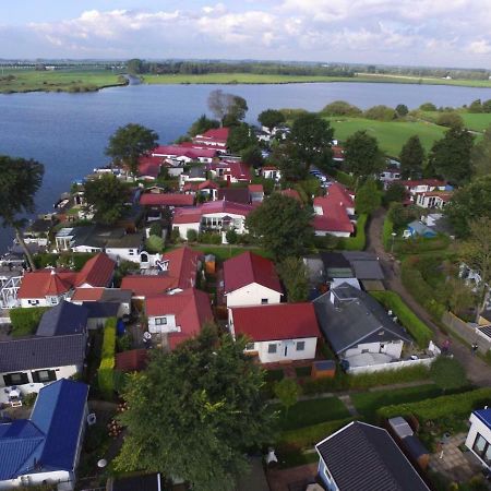 Ferienpark Vislust Haus De Graaf Niederlande Ijsselmeer Wervershoof Exteriör bild